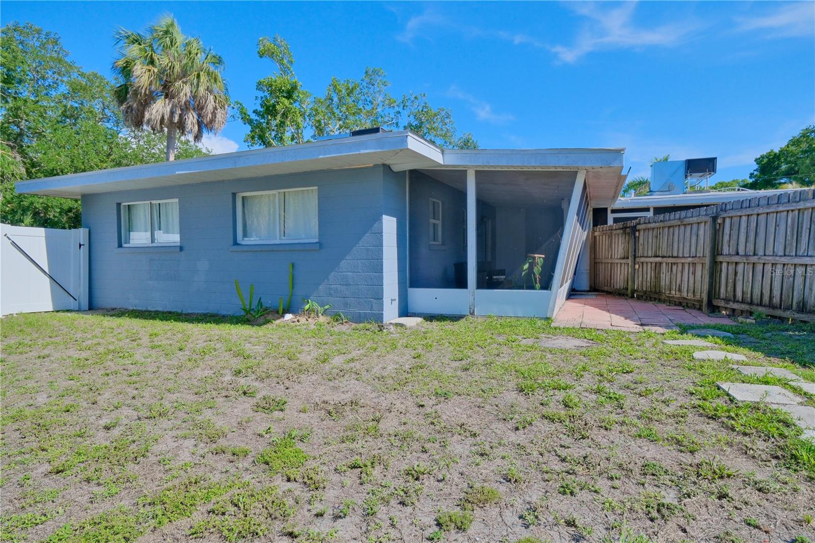 993 Gary St #a & B Property Photo 29