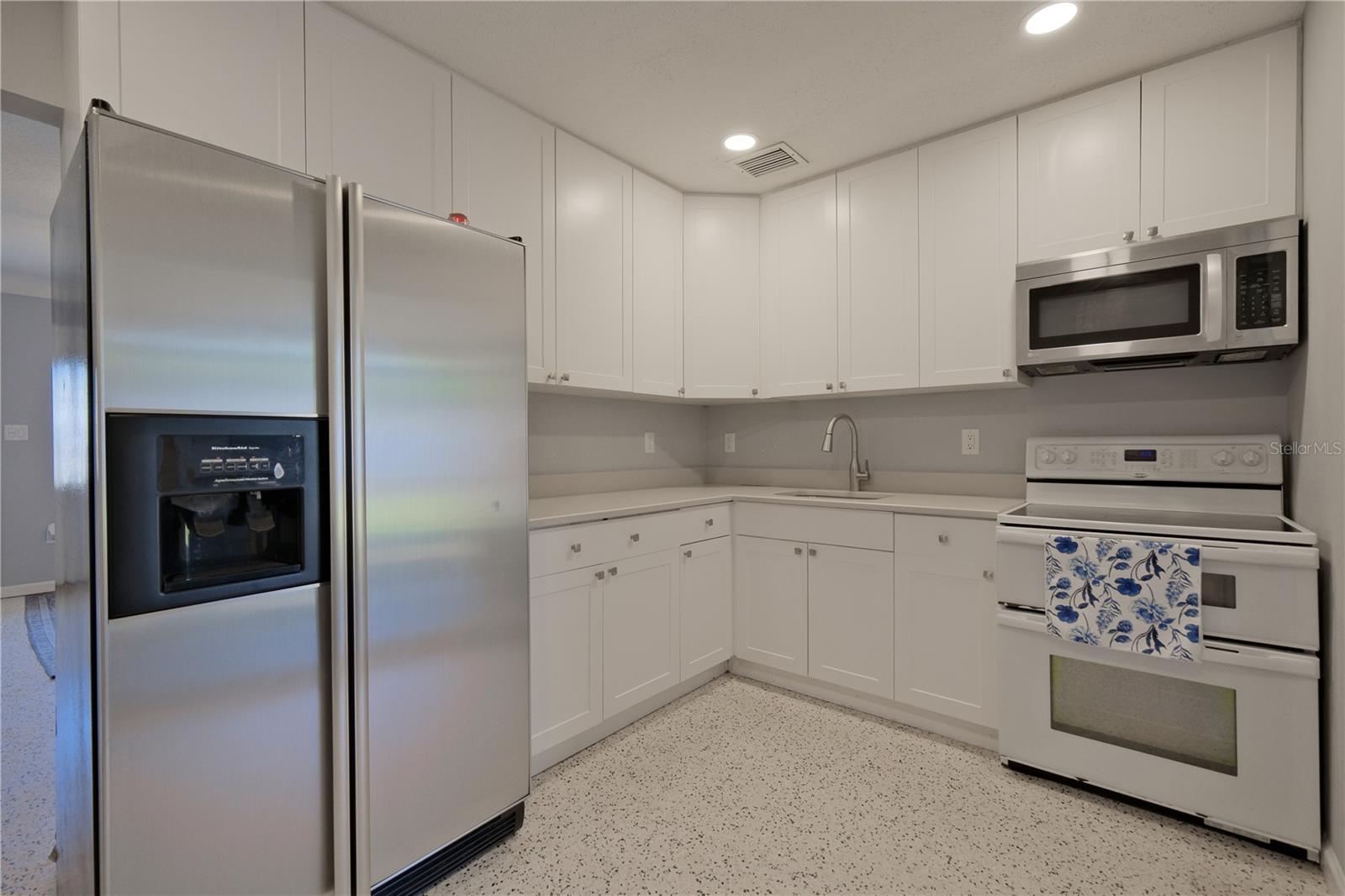 993 Gary St #a & B Property Photo 35