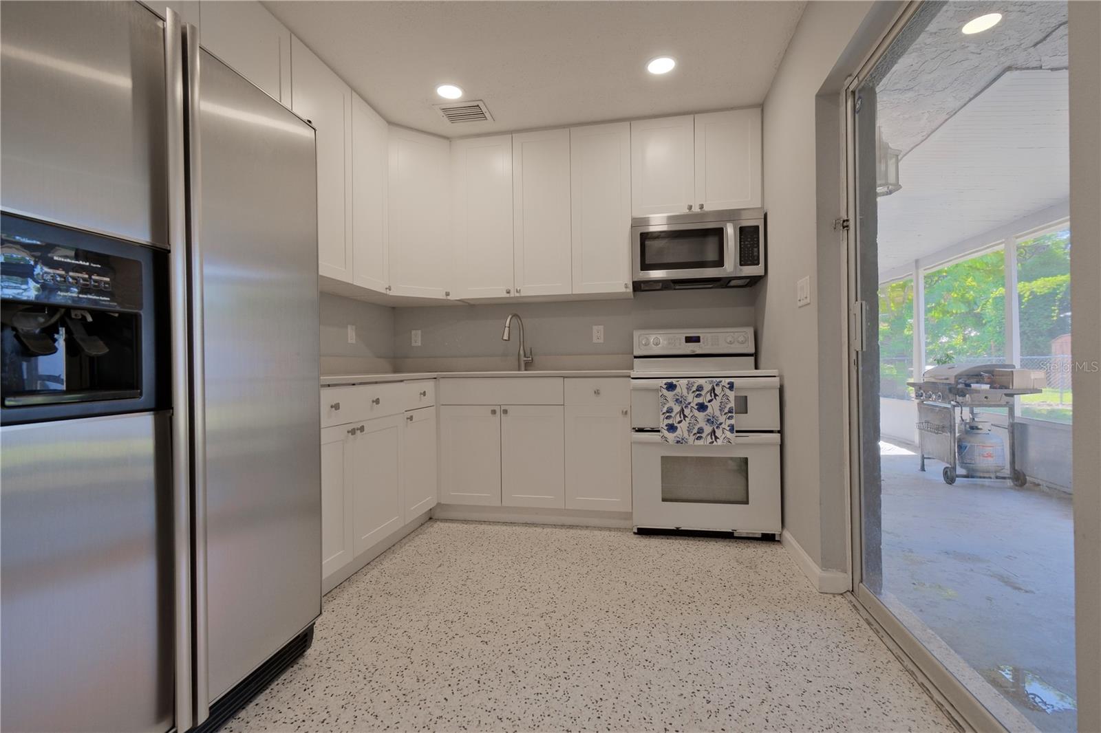 993 Gary St #a & B Property Photo 36