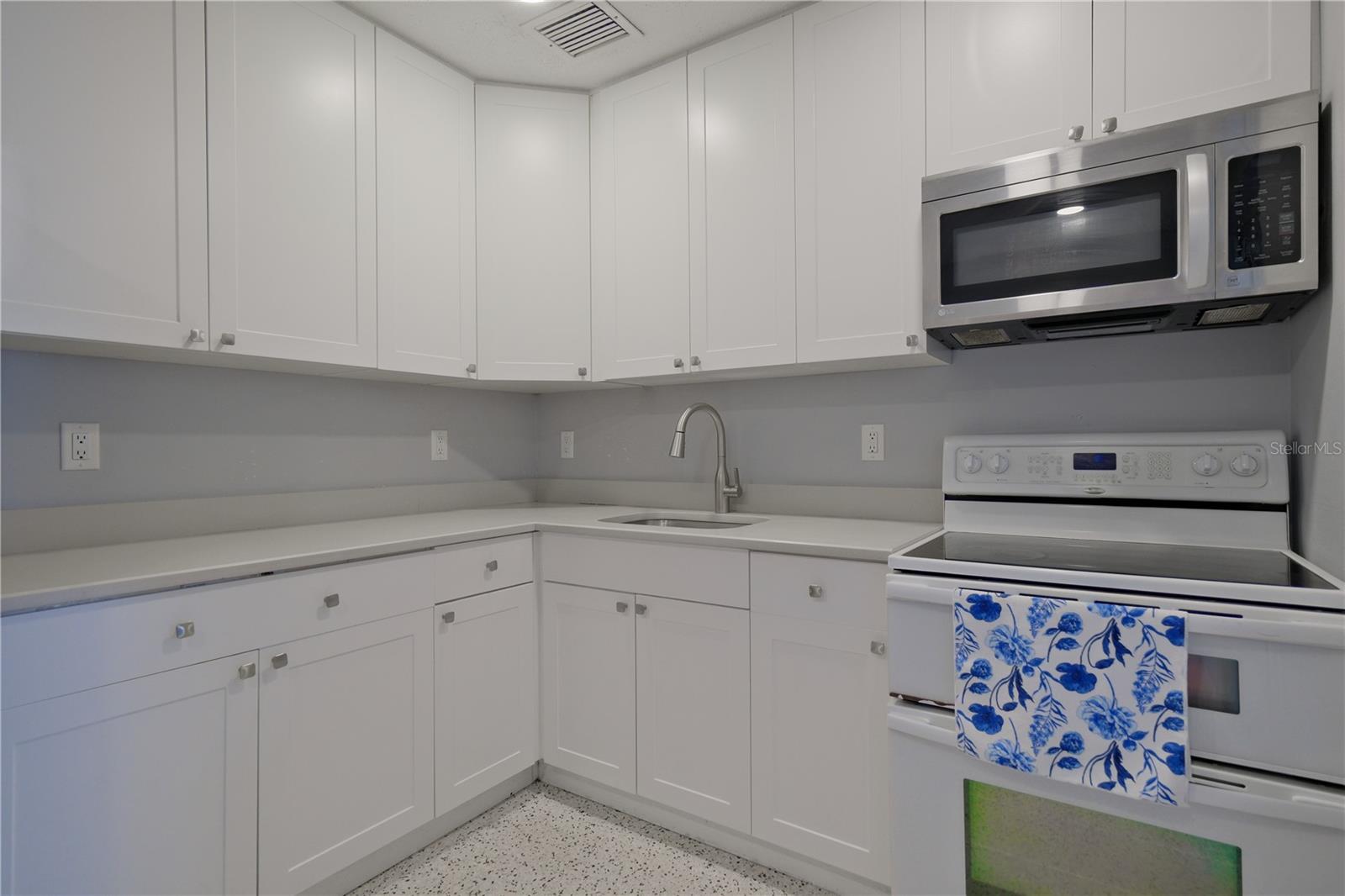 993 Gary St #a & B Property Photo 37