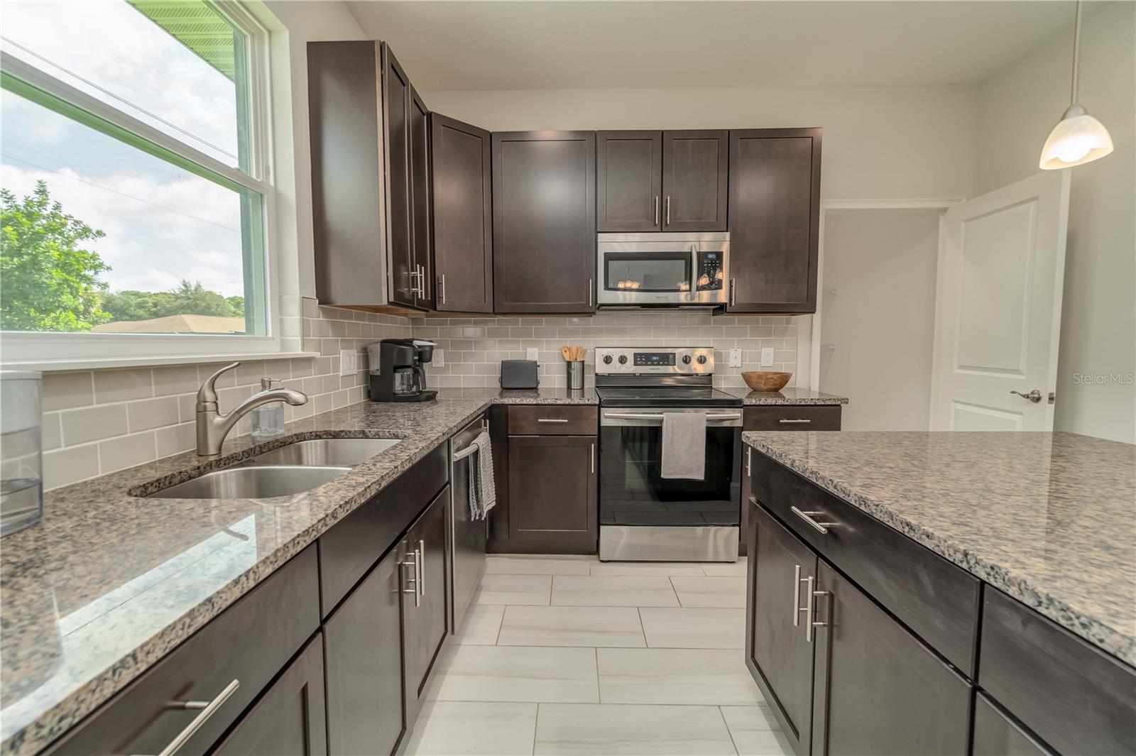 265 Annapolis Ln Property Photo 13