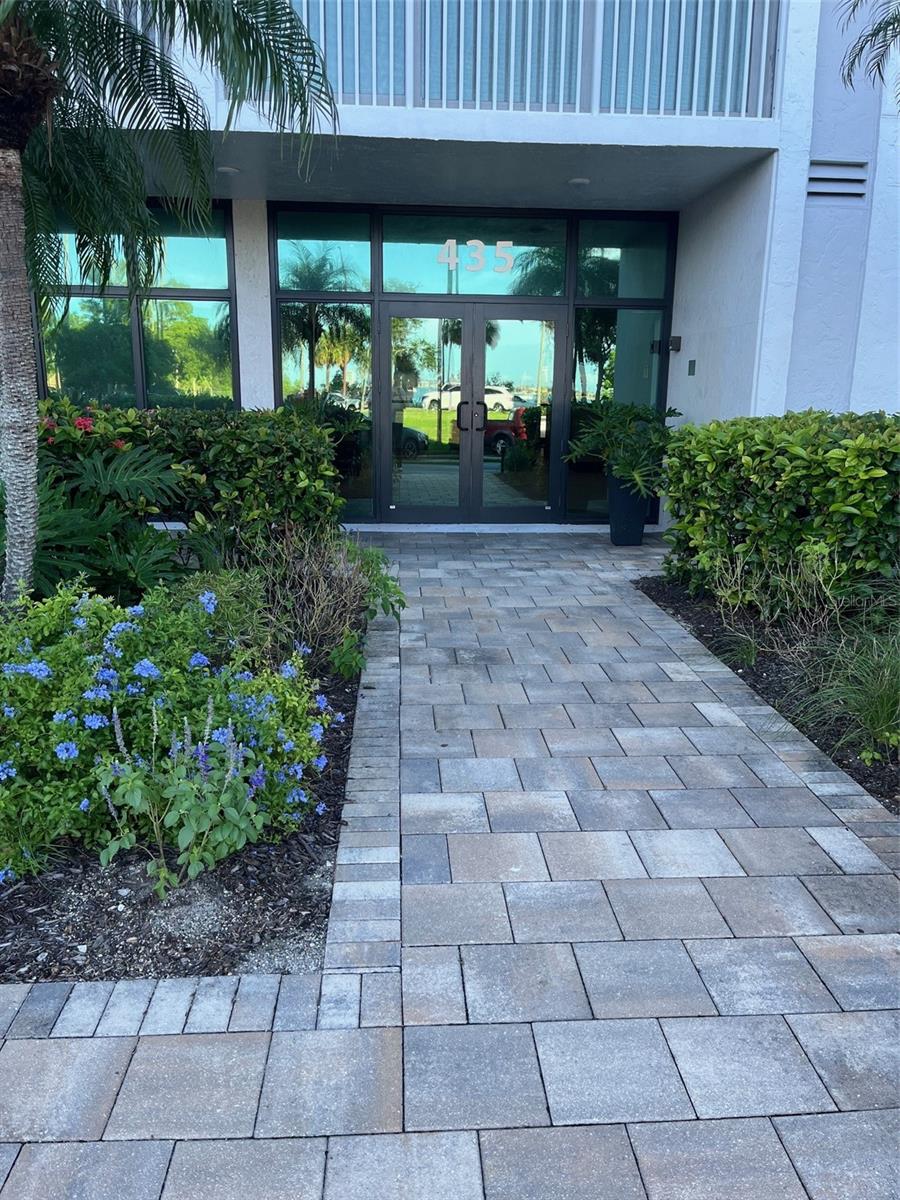 435 S Gulfstream Ave #206 Property Photo 3