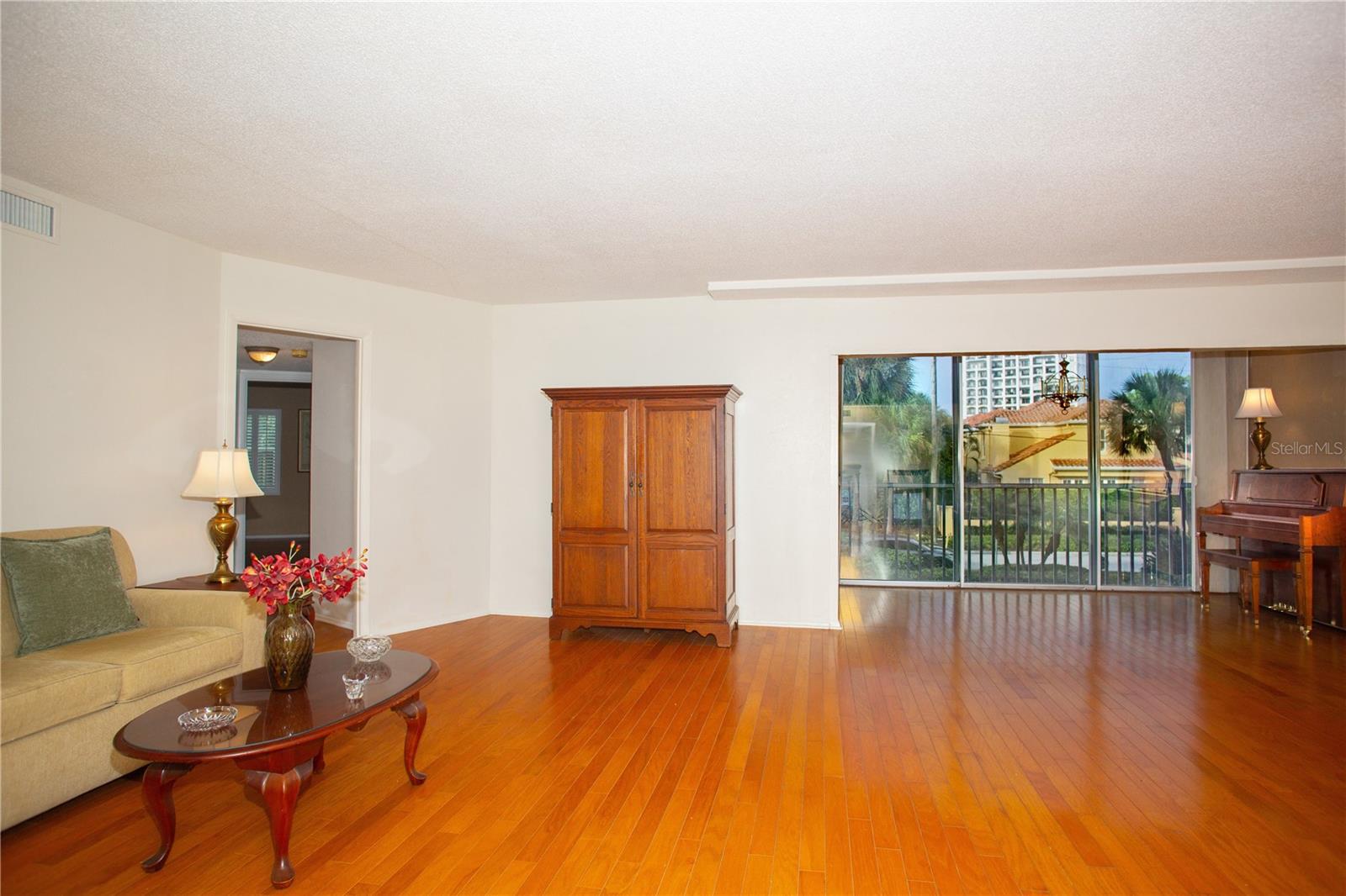435 S Gulfstream Ave #206 Property Photo 9