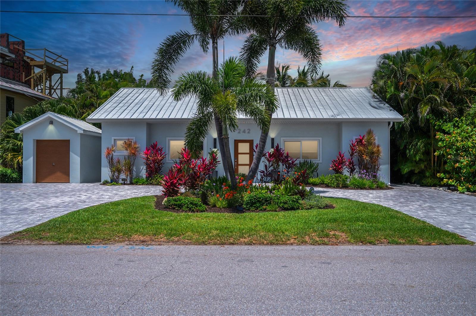 242 Gladiolus St Property Photo 1