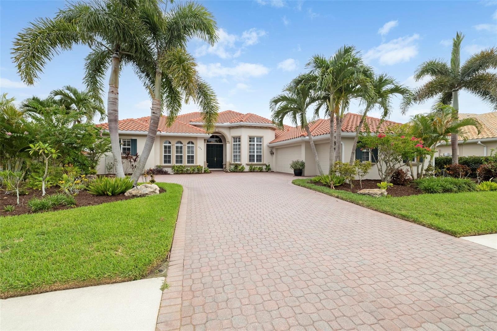 286 Pesaro Dr Property Photo 1