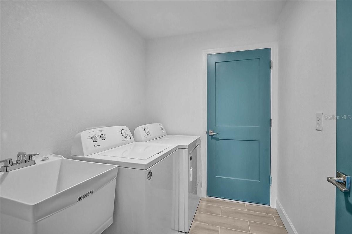112 Hercules Dr Property Photo 16