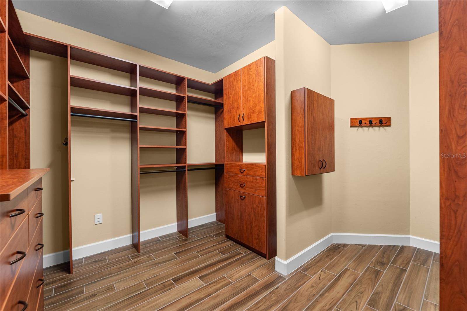 5700 Sweet Leaf Way Property Photo 15