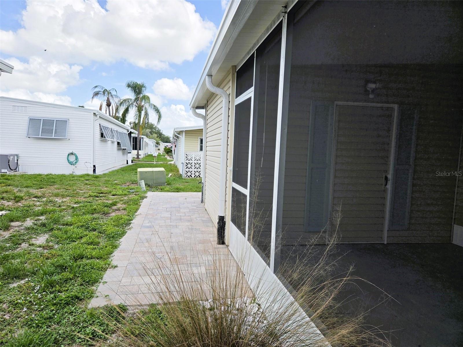 3227 Bayberry Ter Property Photo 4