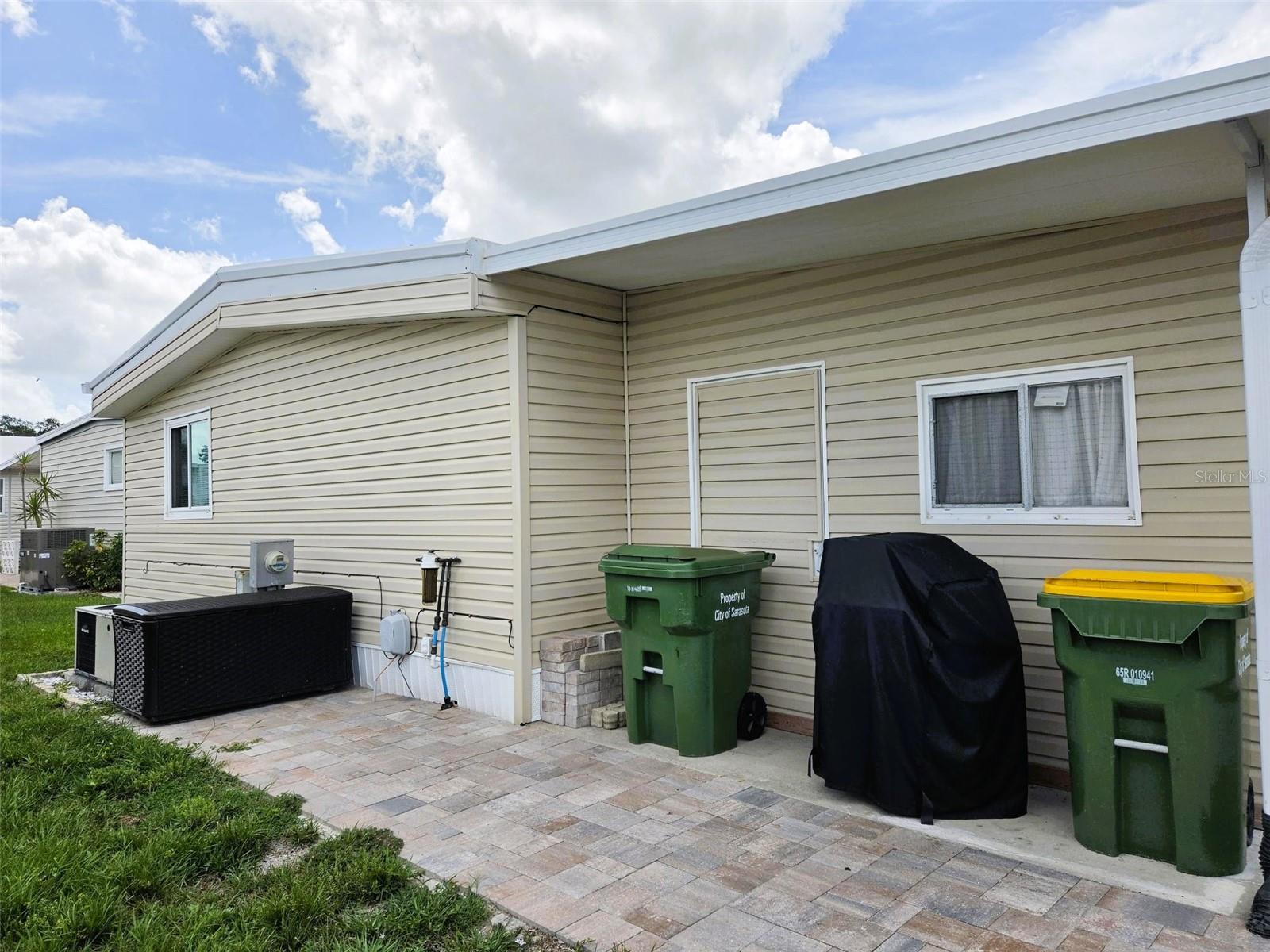 3227 Bayberry Ter Property Photo 5