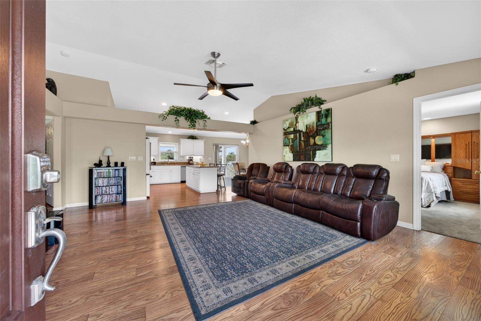 9050 Caloosa Dr Property Photo 6