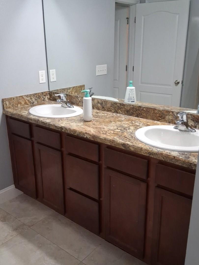 405 Blakely Ct Property Photo 8