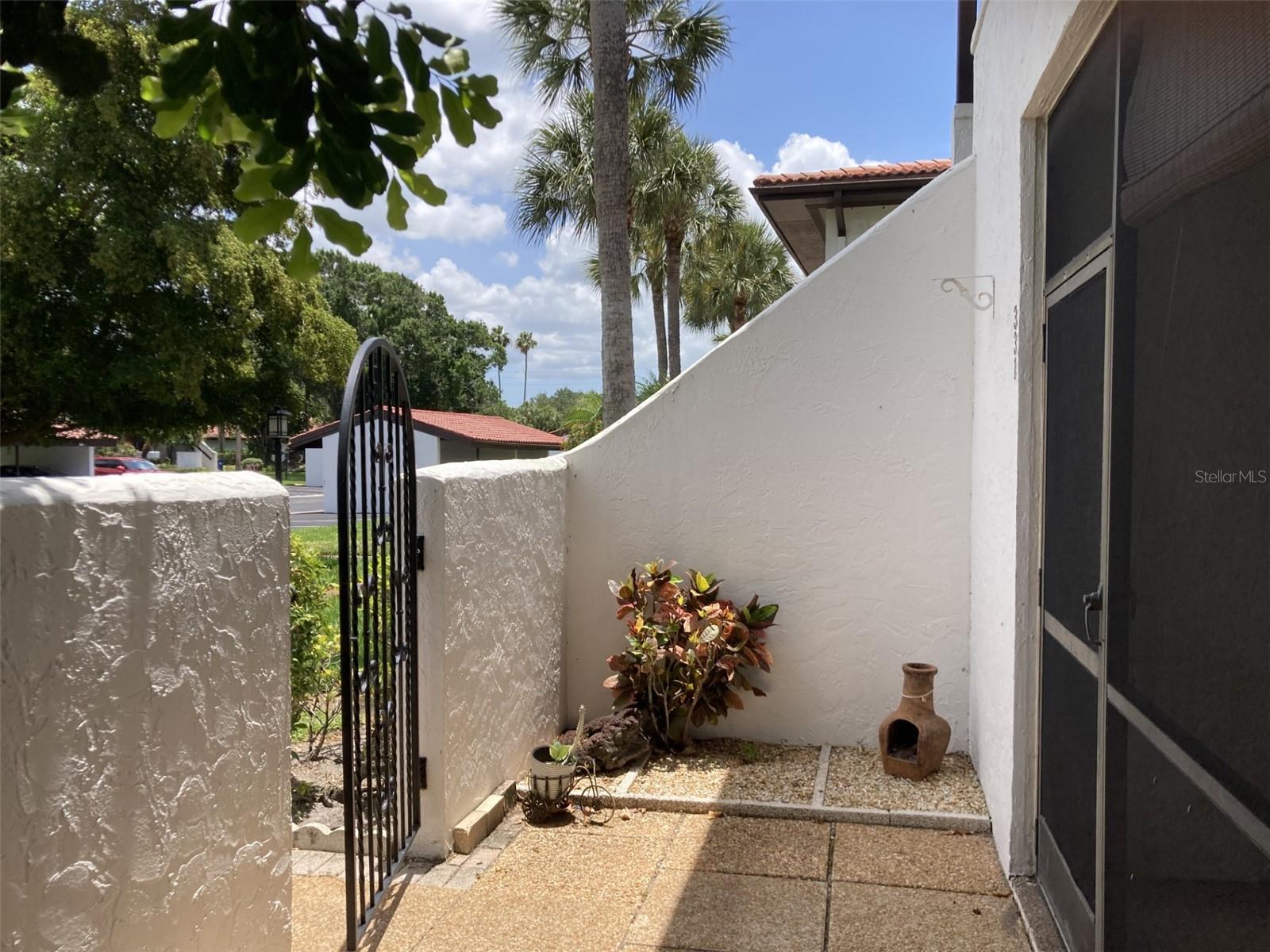 331 Barcelona Dr #331 Property Photo 2