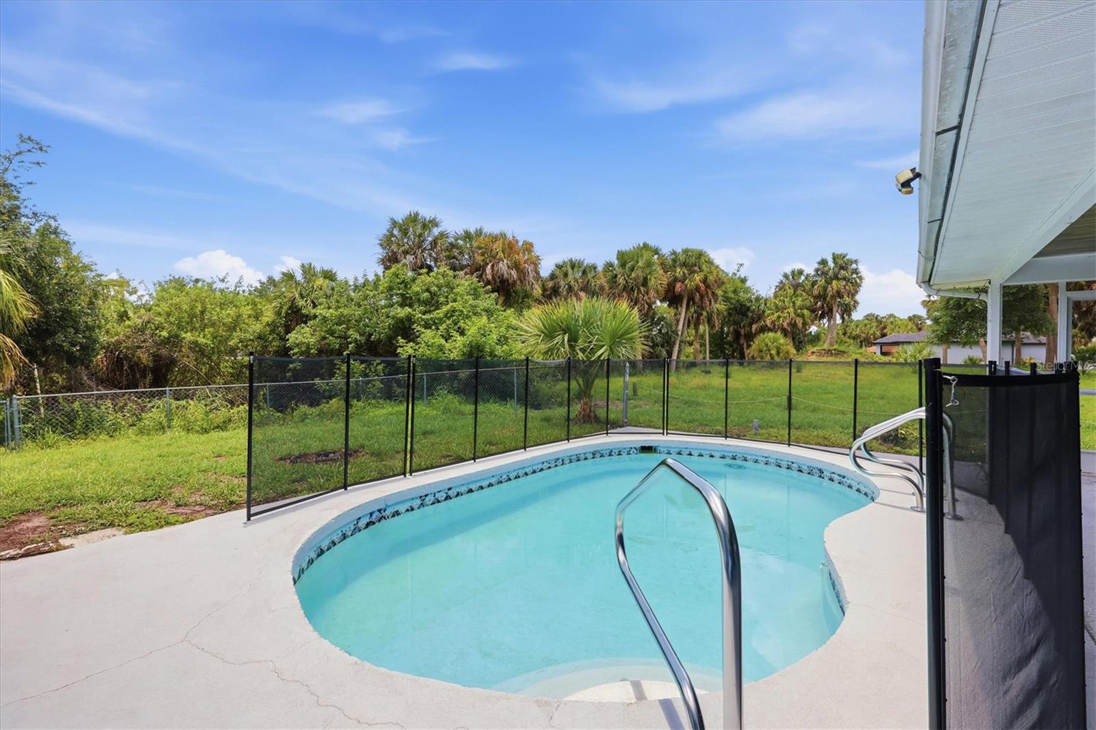 4850 Brickell Dr Property Photo 3