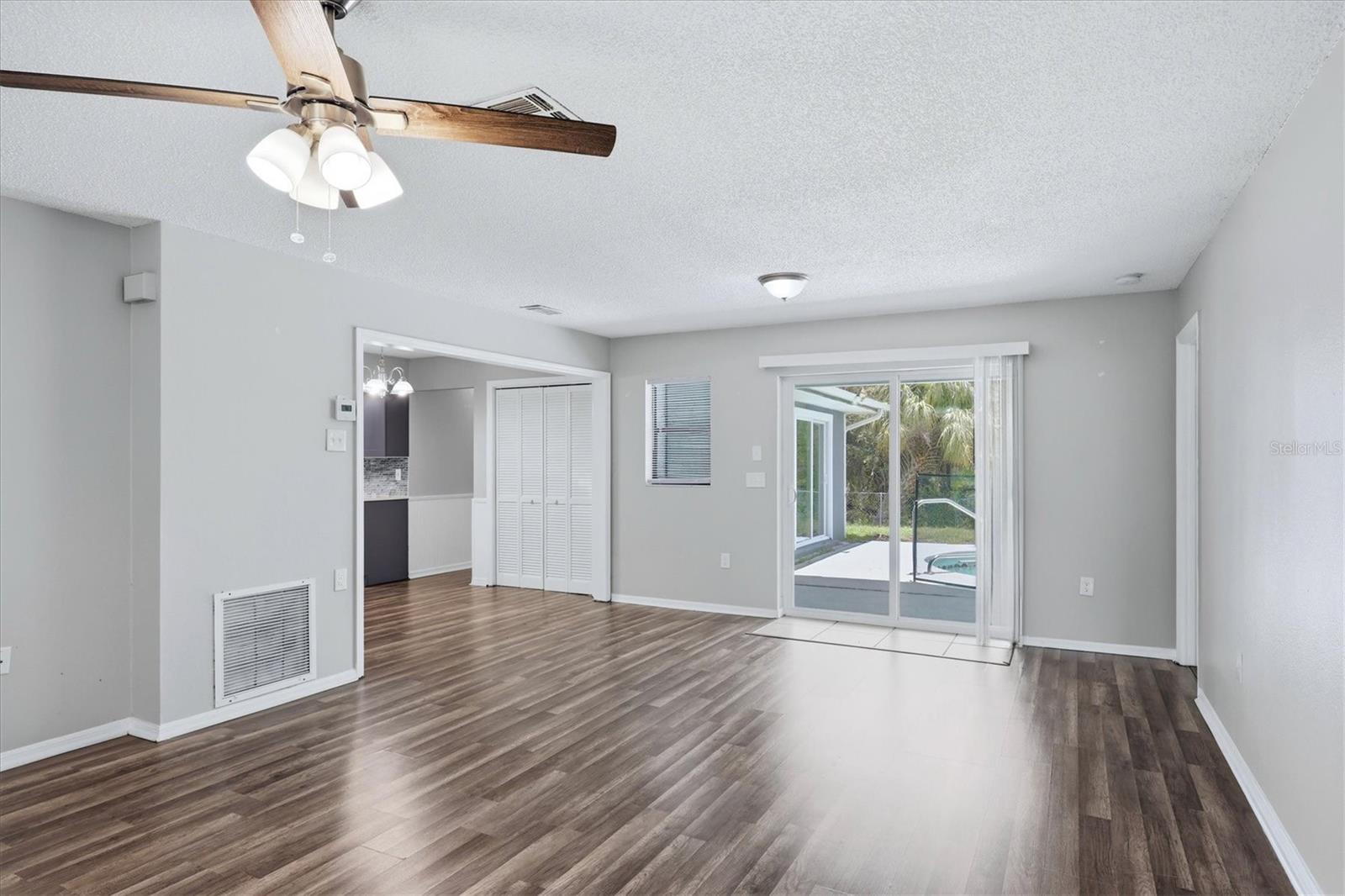 4850 Brickell Dr Property Photo 6
