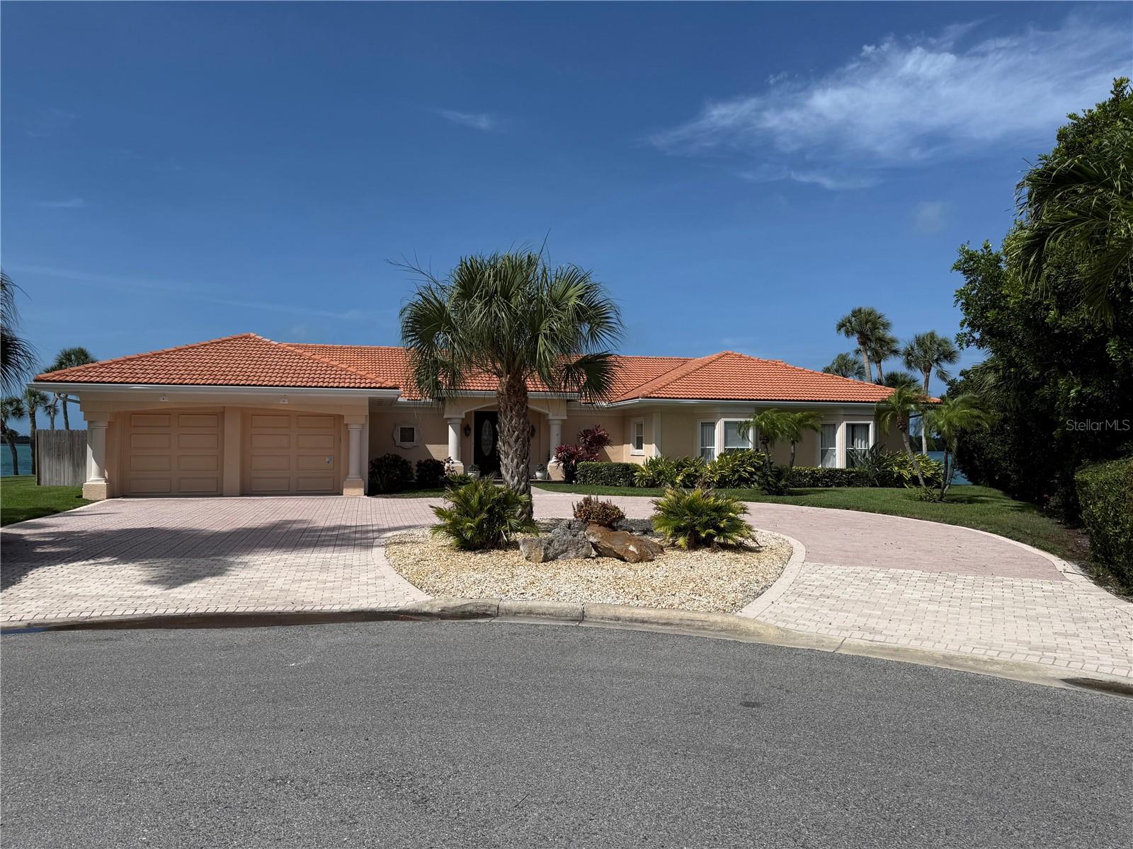 376 W Royal Flamingo Dr Property Photo 1