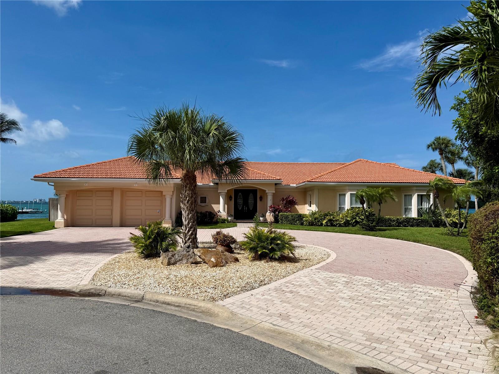 376 W Royal Flamingo Dr Property Photo 3
