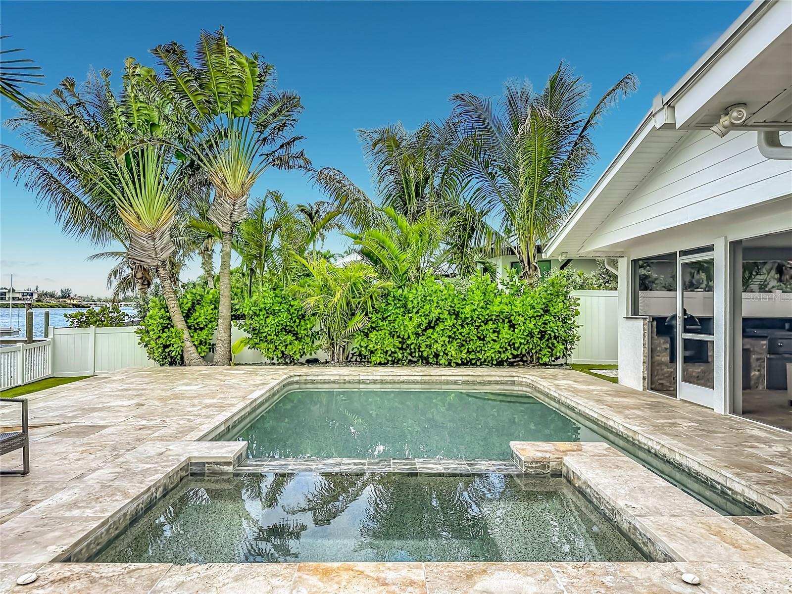 605 Key Royale Dr Property Photo 10
