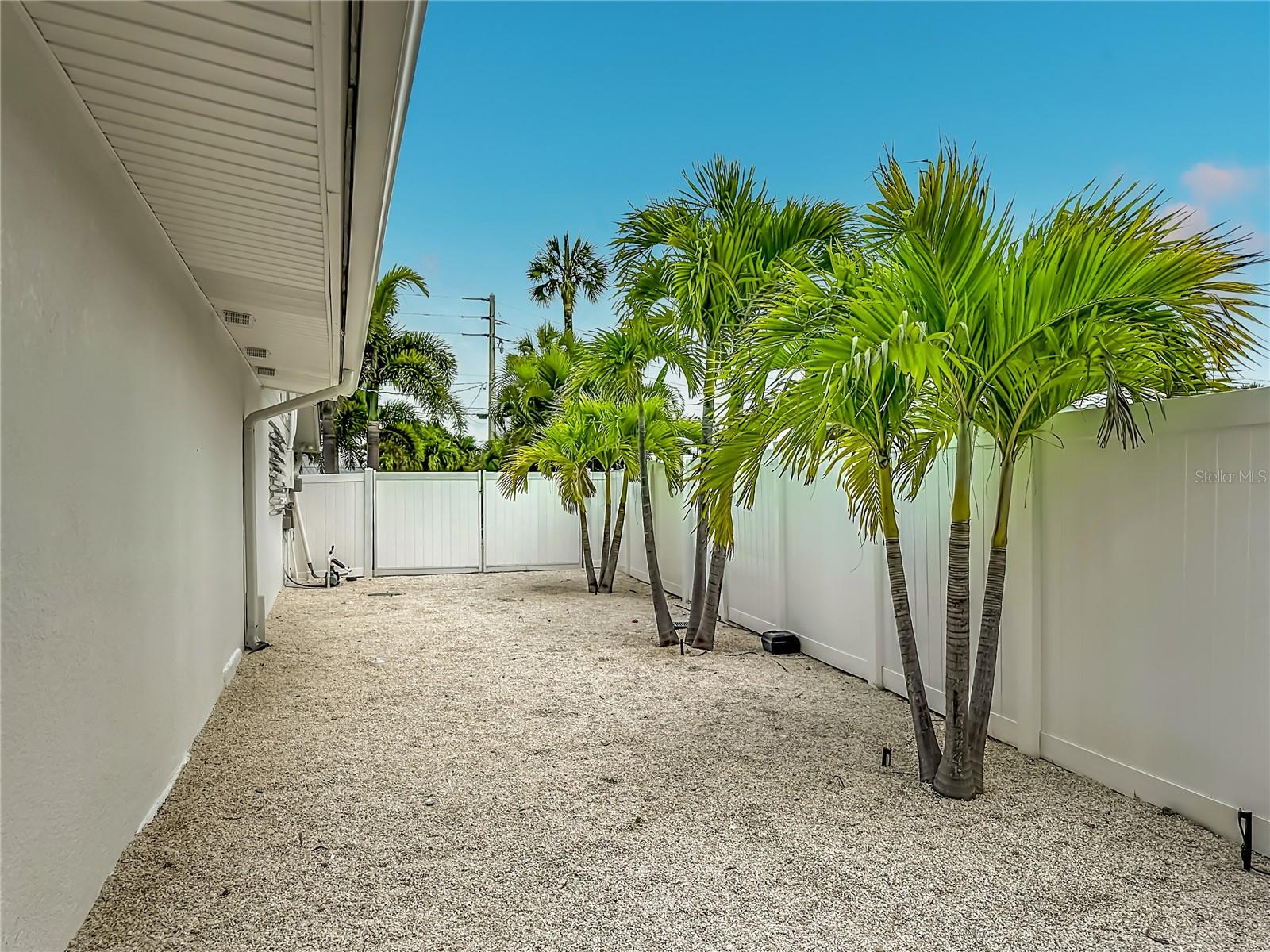 605 Key Royale Dr Property Photo 17