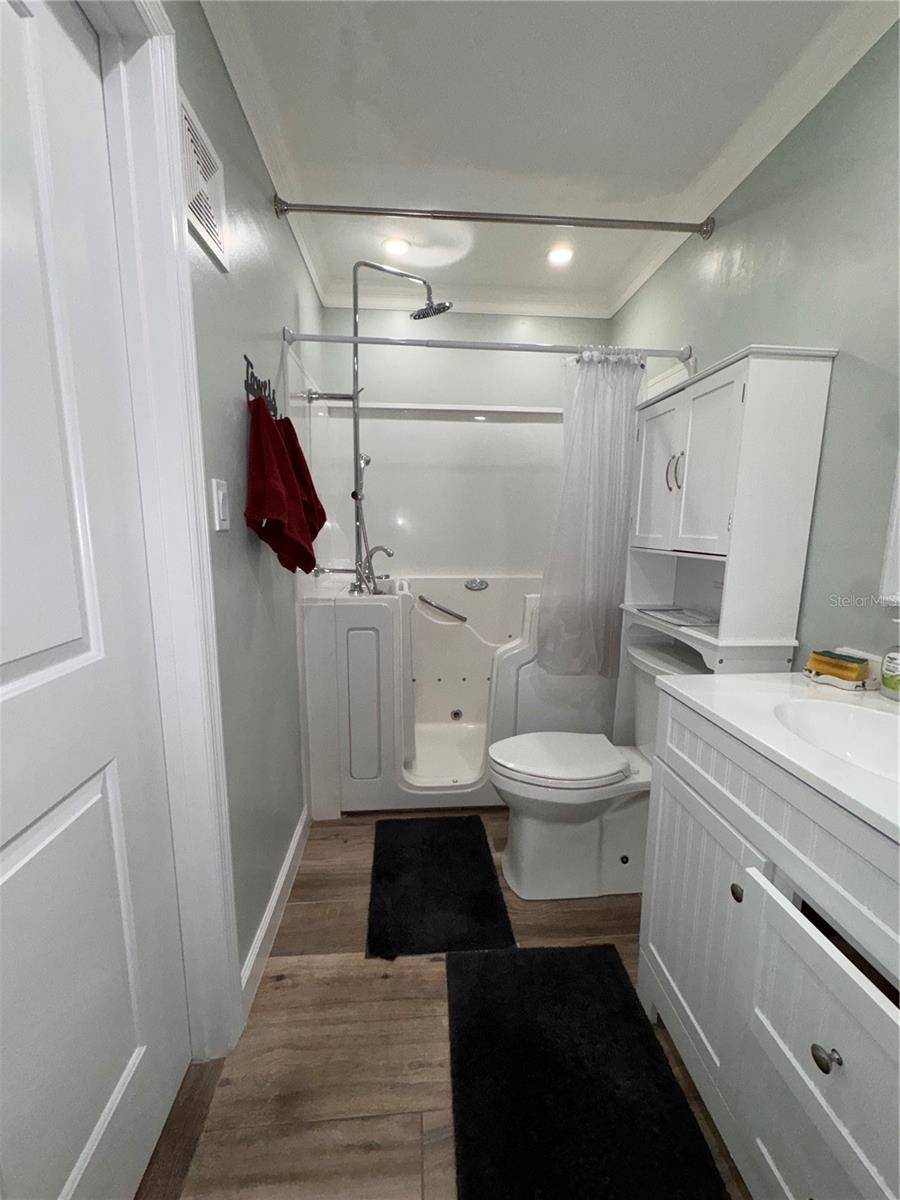 202 46th Ter W ##207 Property Photo 8