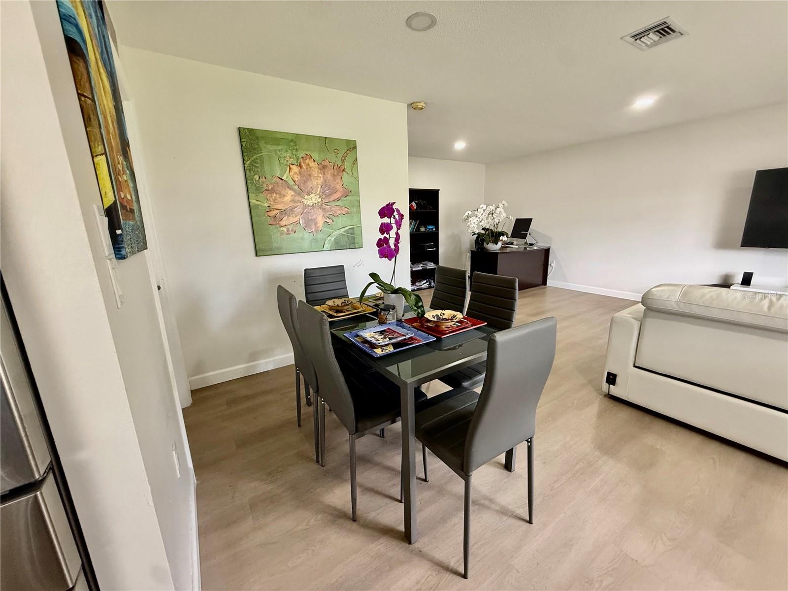 5440 Riverbluff Cir #87 Property Photo 5