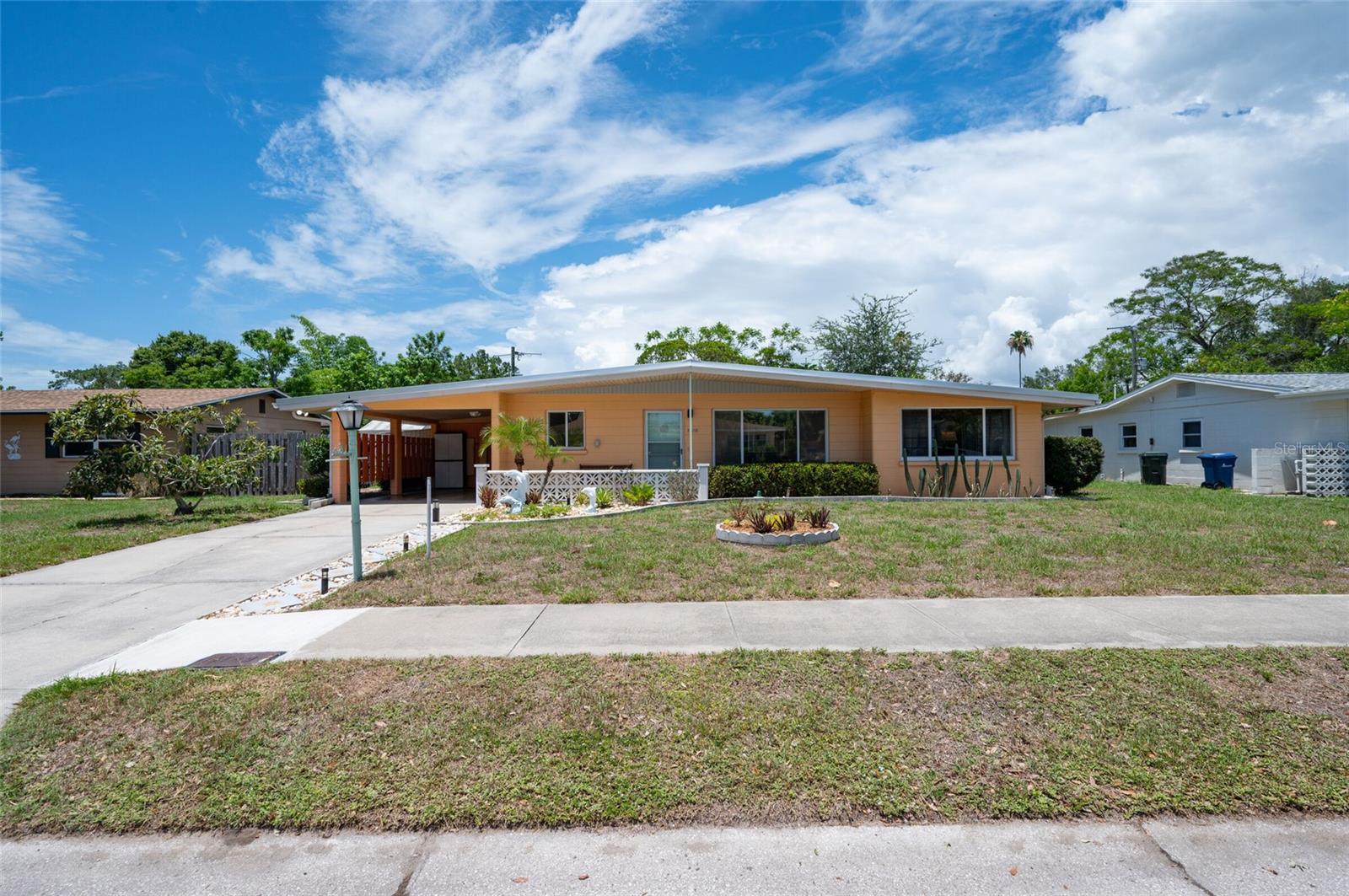 2215 GROVE ST Property Photo 1