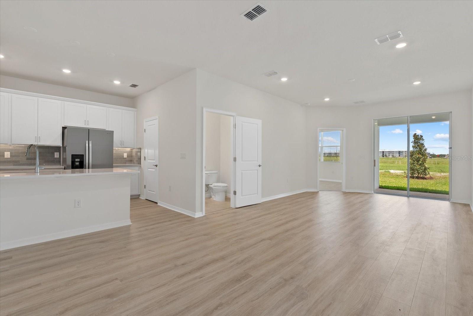 7566 Sea Oak Ct Property Photo 6