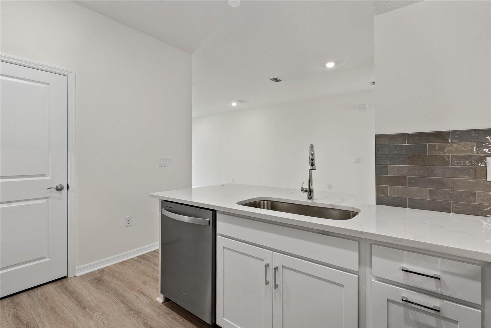 7566 Sea Oak Ct Property Photo 10