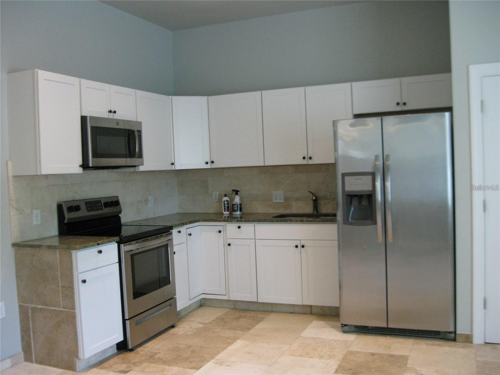 2009 Cocoanut Ave #1 Property Photo 2