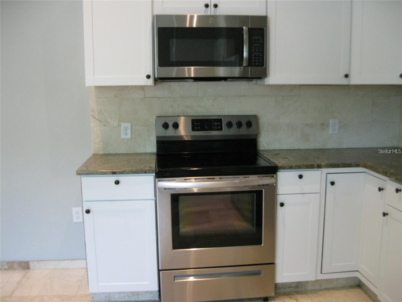 2009 Cocoanut Ave #1 Property Photo 3