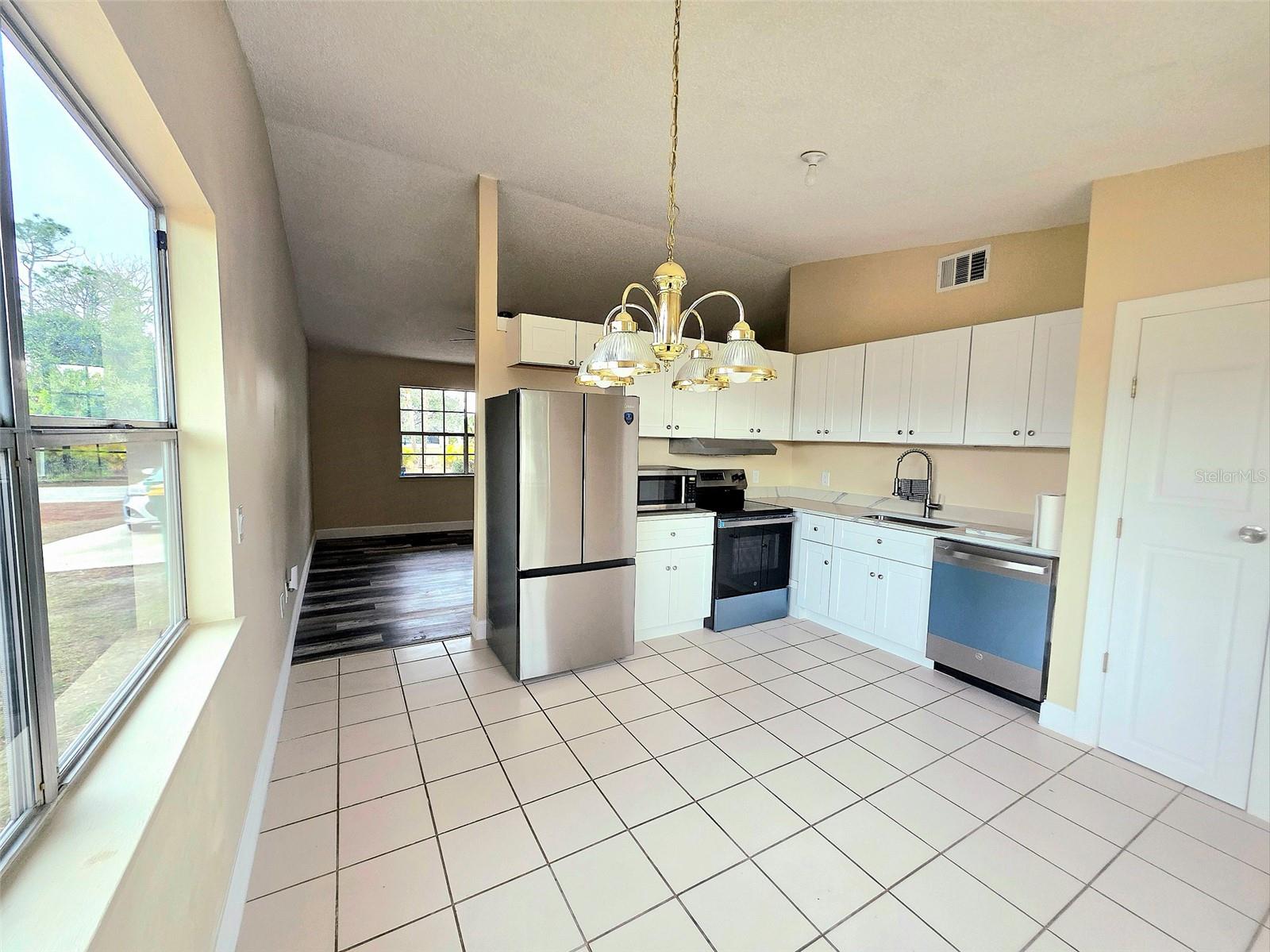 12091 Crossgate Ave Property Photo 2
