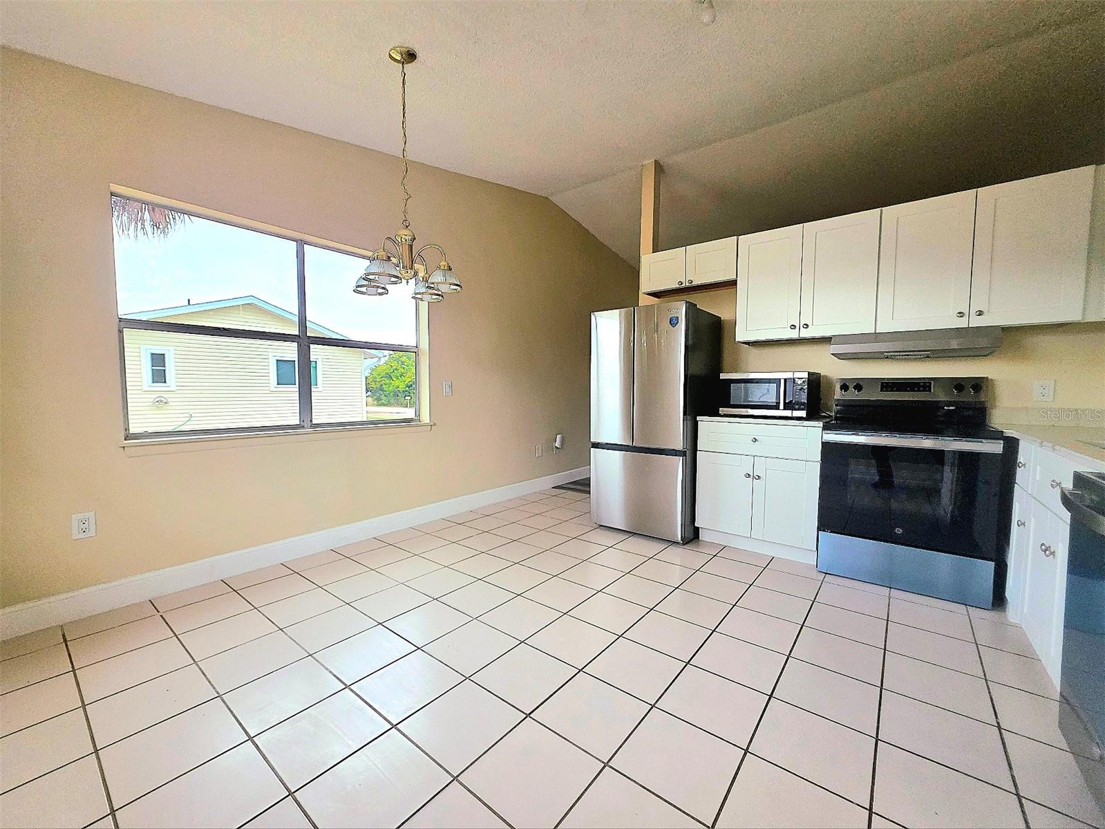 12091 Crossgate Ave Property Photo 3