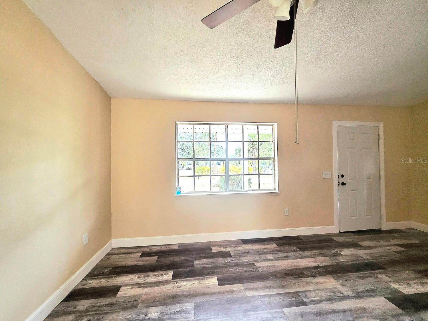 12091 Crossgate Ave Property Photo 4