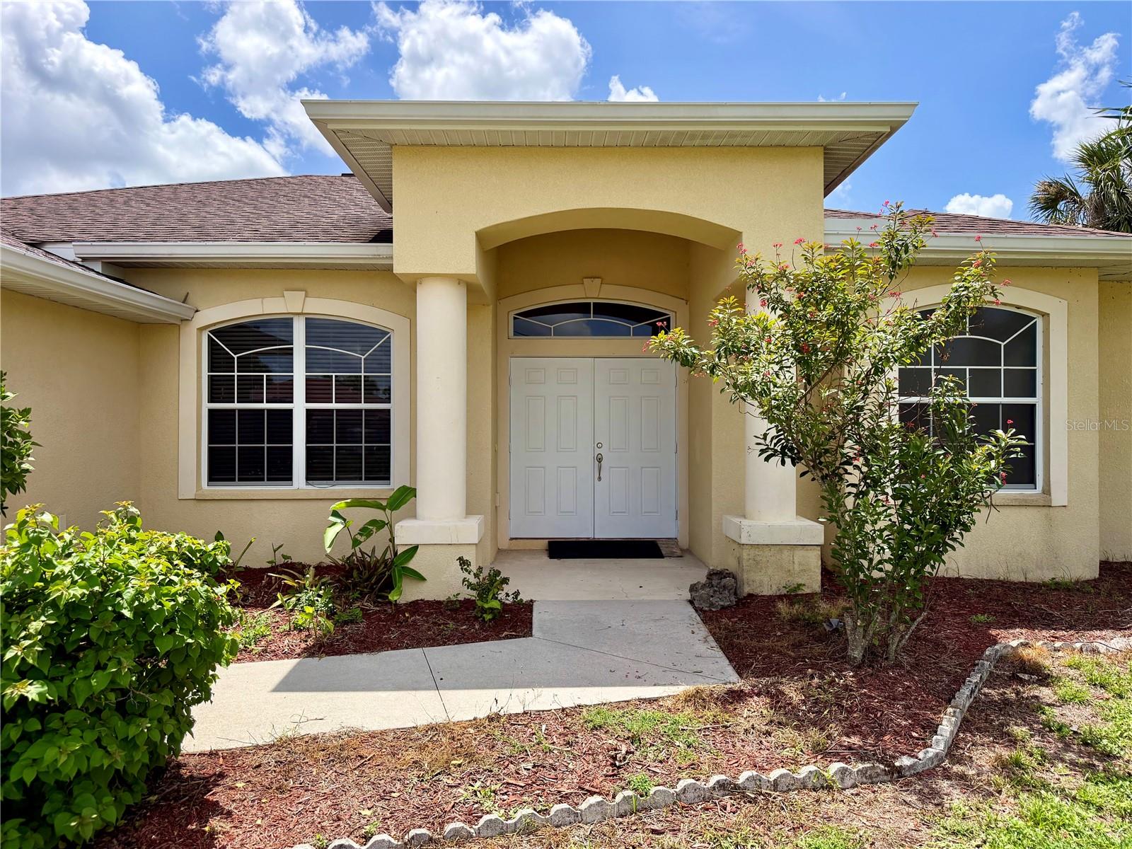 1204 S San Mateo Dr Property Photo 1