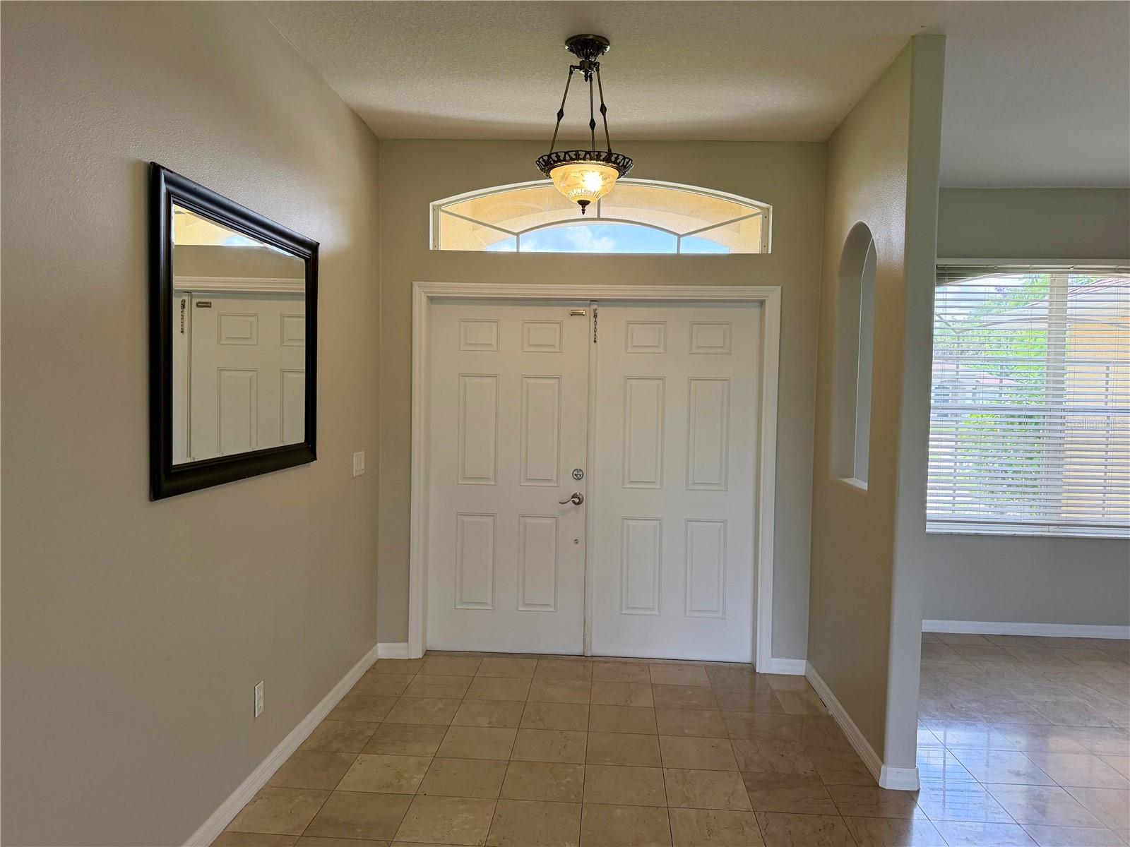 1204 S San Mateo Dr Property Photo 3