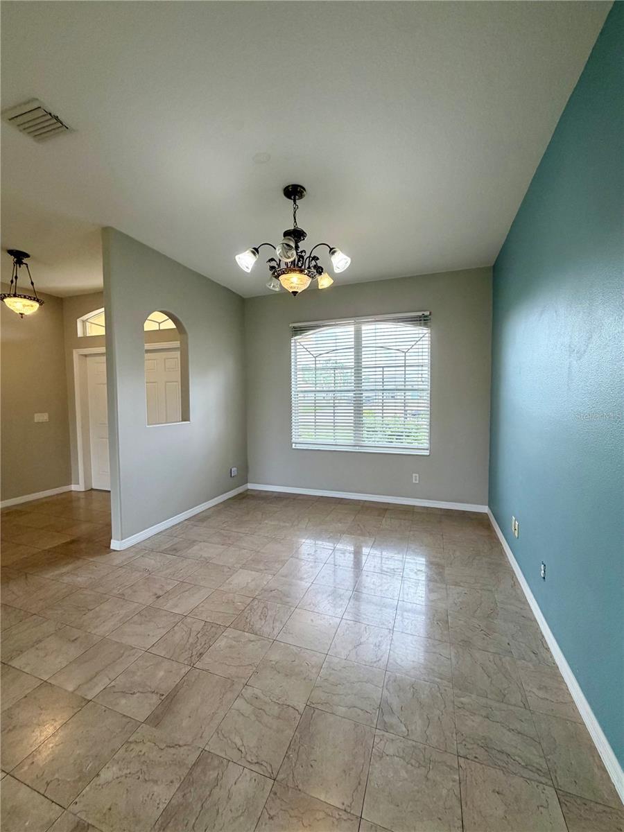 1204 S San Mateo Dr Property Photo 4