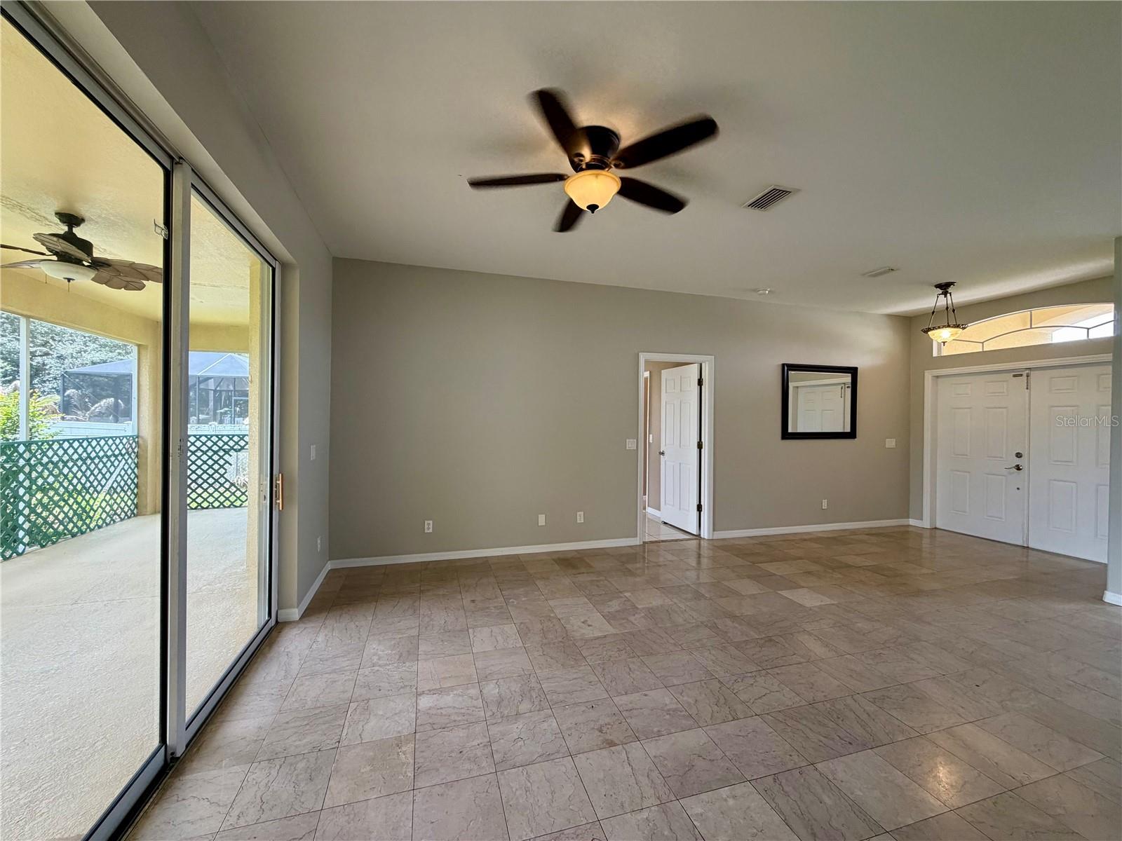 1204 S San Mateo Dr Property Photo 6