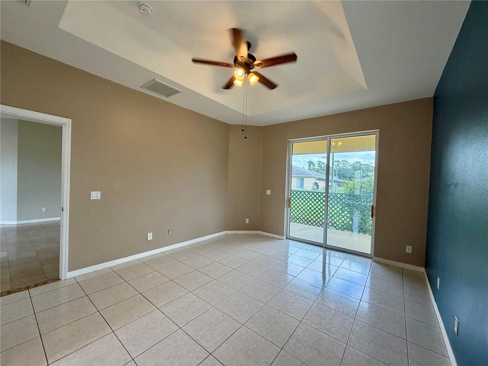 1204 S San Mateo Dr Property Photo 8