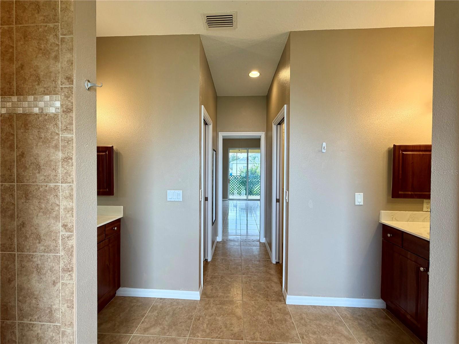 1204 S San Mateo Dr Property Photo 14