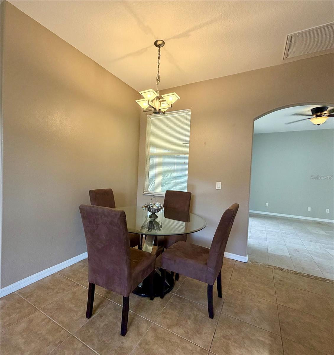 1204 S San Mateo Dr Property Photo 16