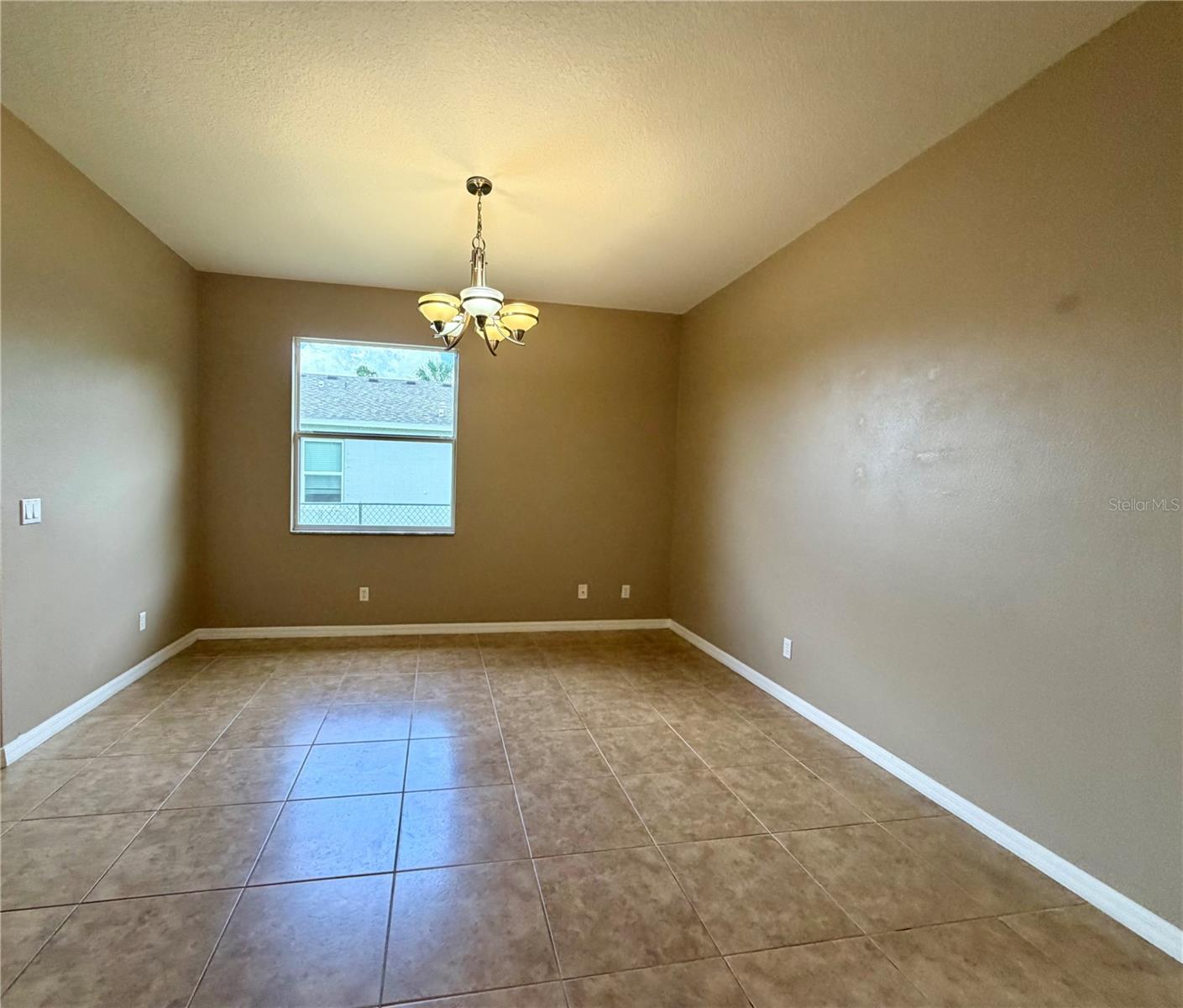 1204 S San Mateo Dr Property Photo 17
