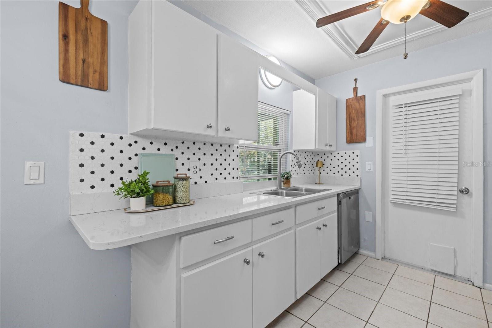 4305 Chinaberry Cir Property Photo 5