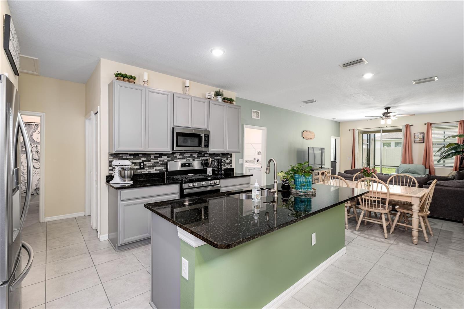5714 Los Robles Ct Property Photo 3