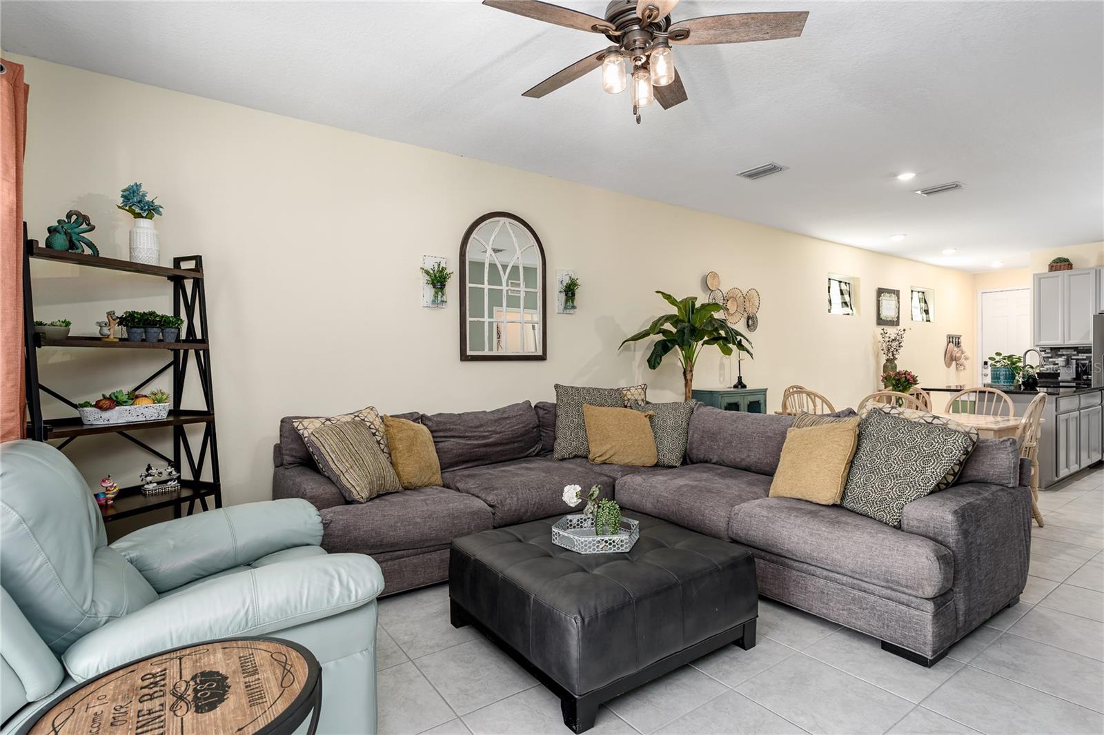 5714 Los Robles Ct Property Photo 6