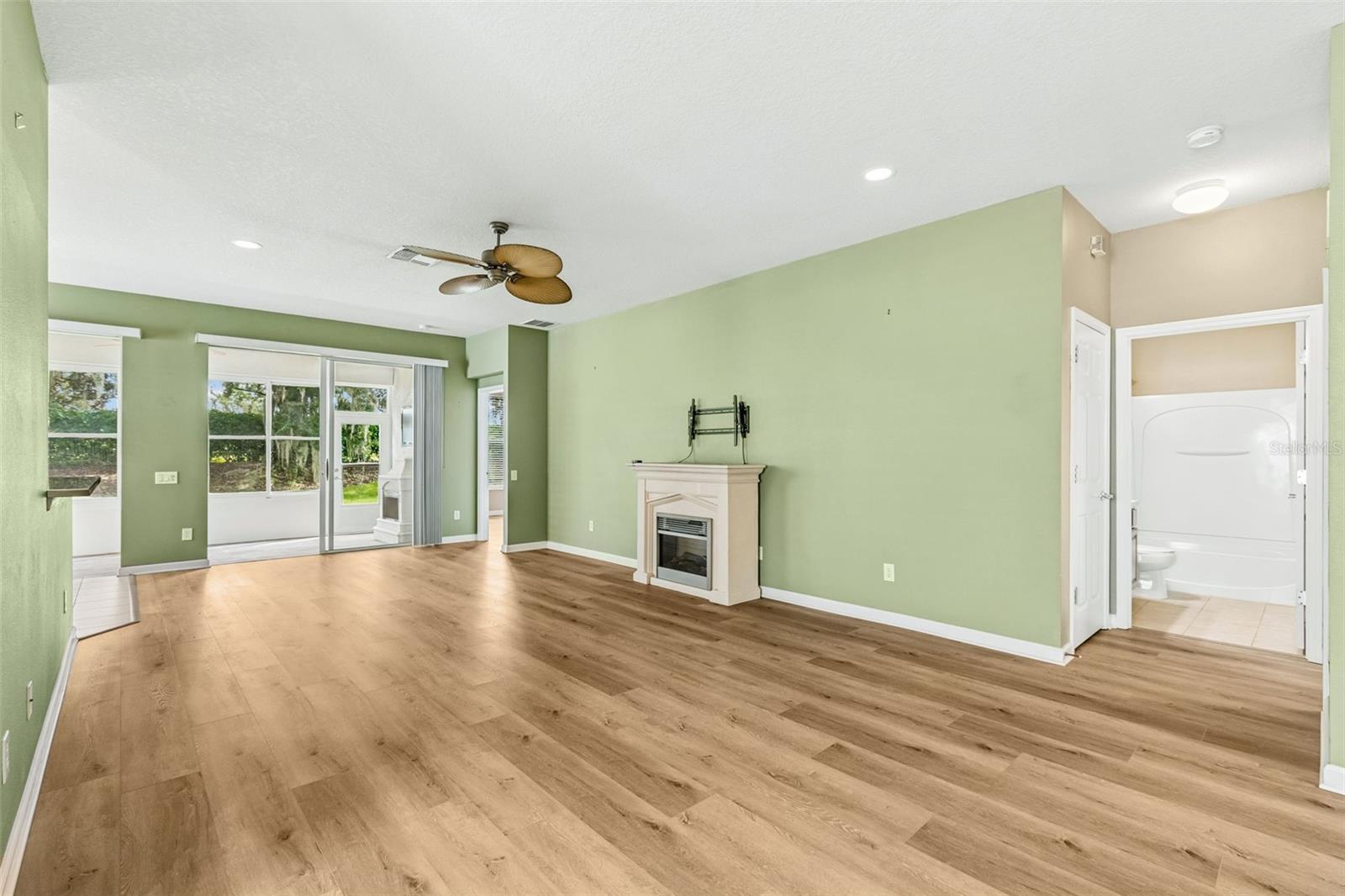 10448 48th Ct E Property Photo 9