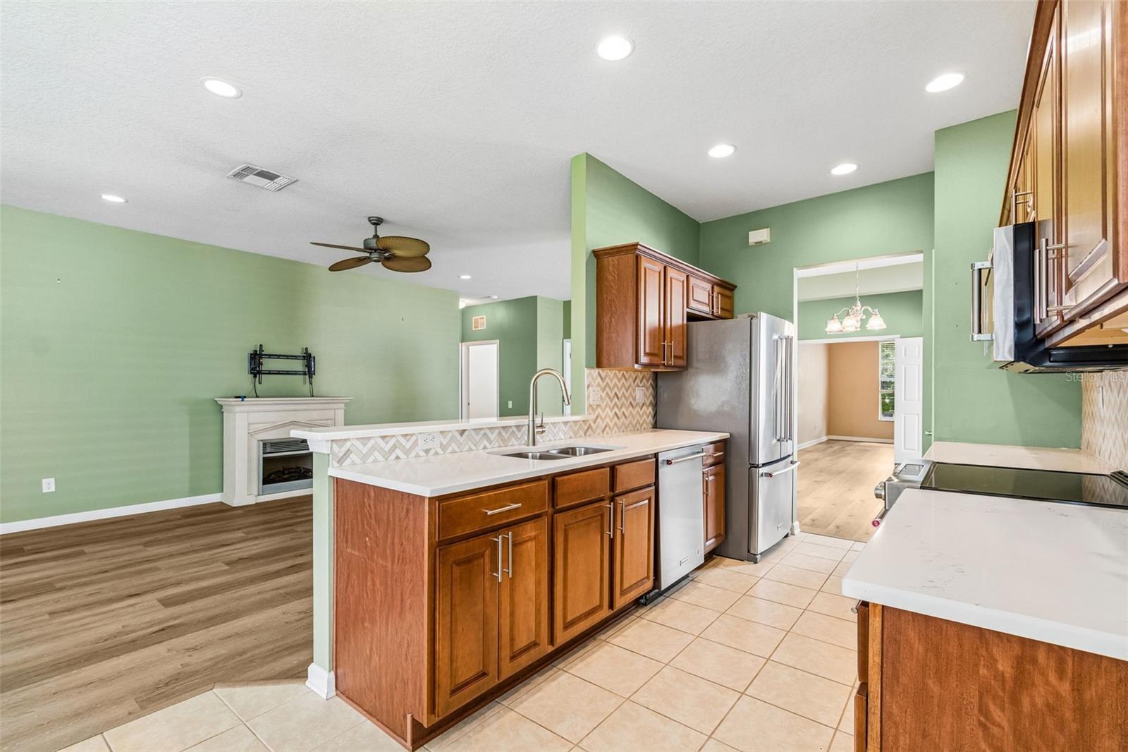 10448 48th Ct E Property Photo 12