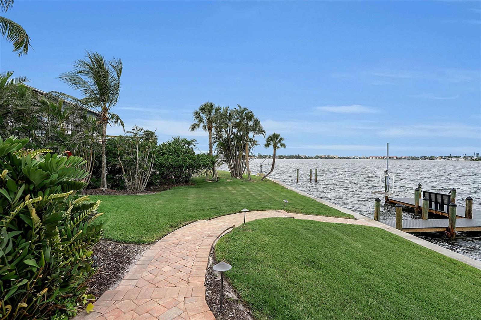 1541 Caribbean Dr Property Photo 25