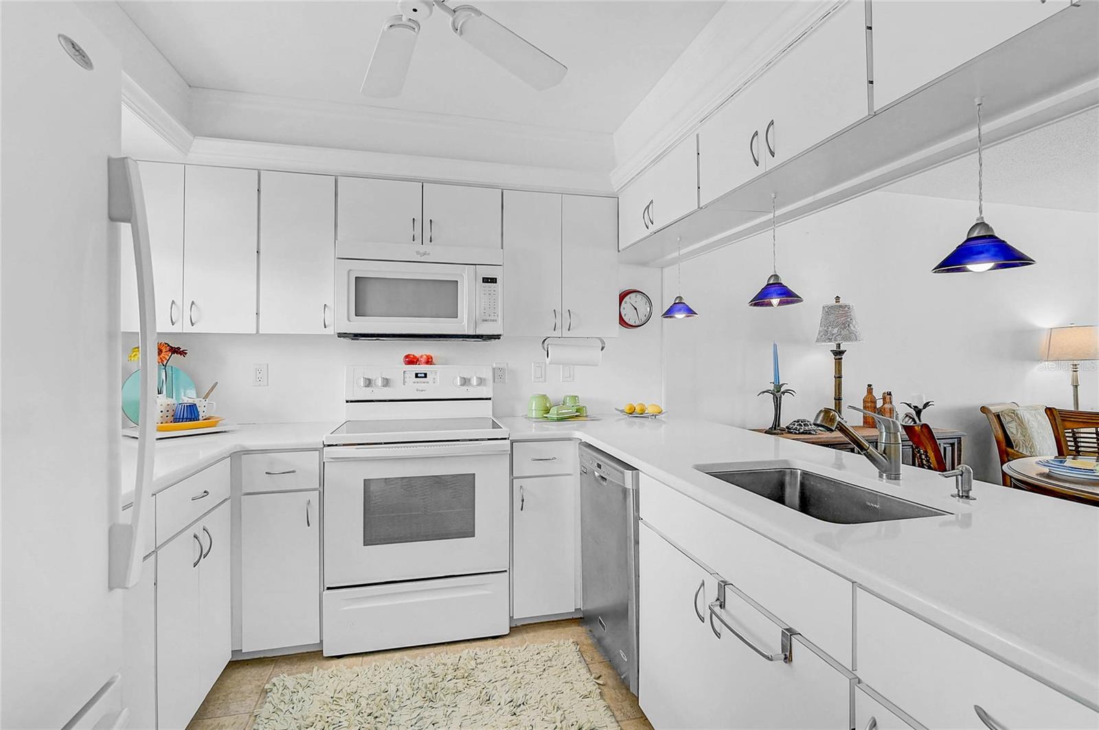 845 Benjamin Franklin Dr #402 Property Photo 4