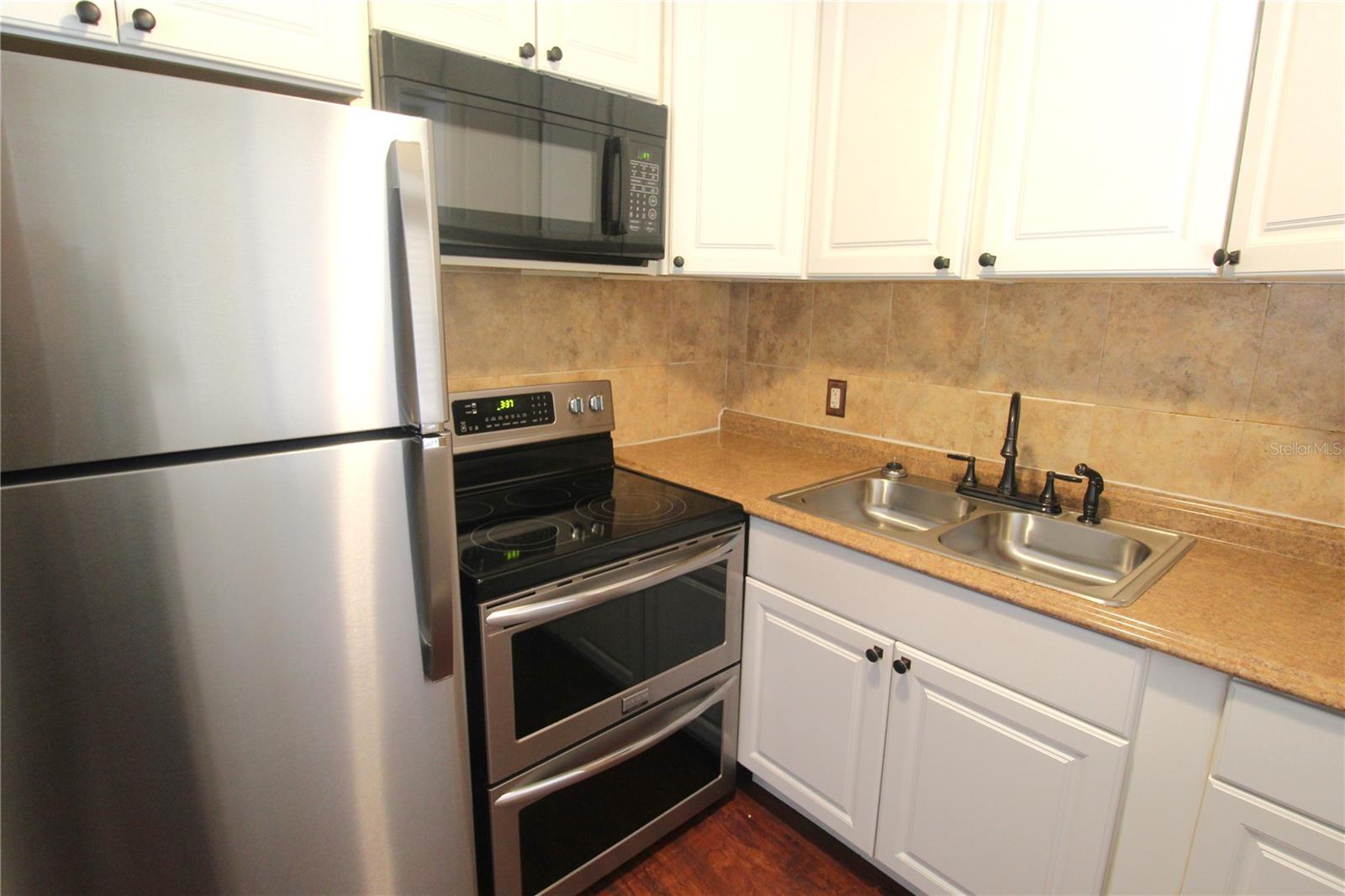 3001 Bee Ridge Rd #112 Property Photo 2