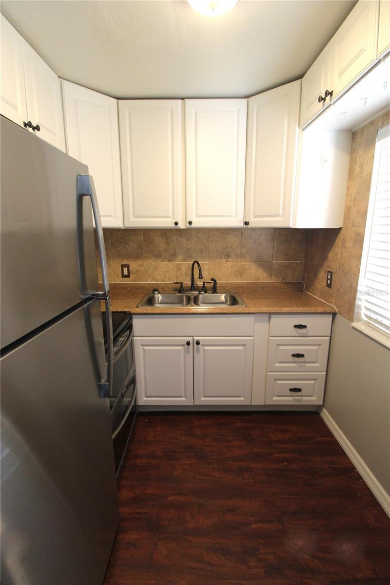 3001 Bee Ridge Rd #112 Property Photo 3