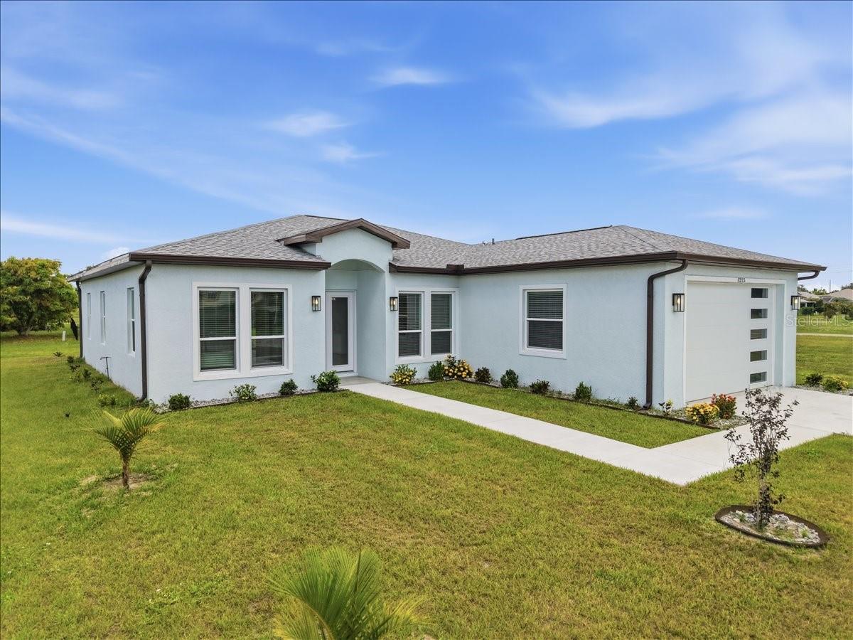 1215 Rio De Janeiro Ave Property Photo 3